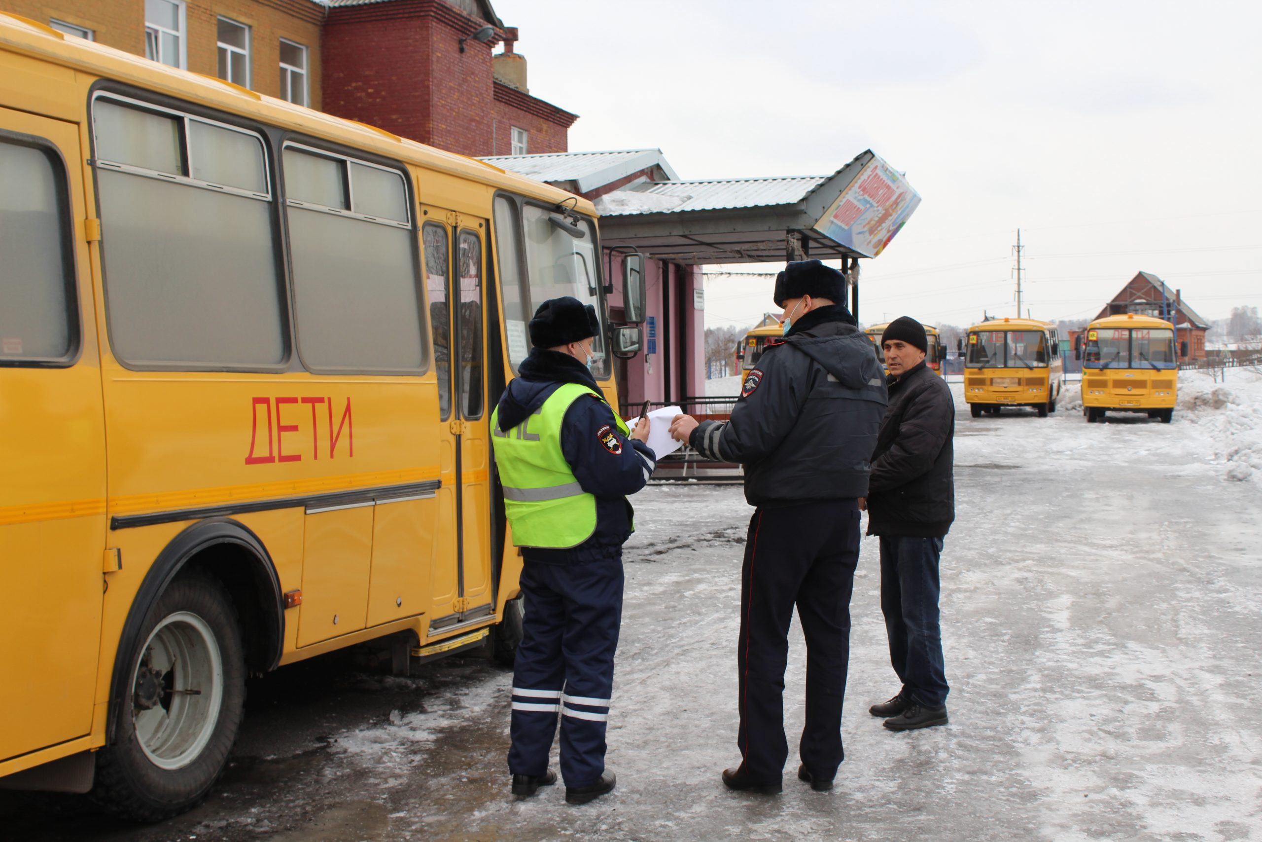 98 автобус оренбург. Автобус 98 Владивосток. Автобус 98 Красноярск. Автобус 98 Новосибирск фото. Автобус 98 7я Симферополь.