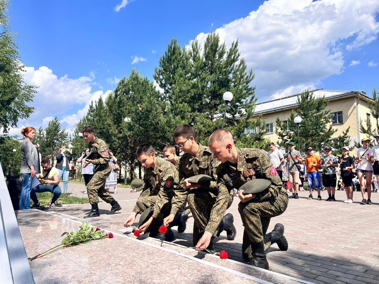 Беловчане <b>отдают</b> дань памяти фронтовикам и труженикам тыла.